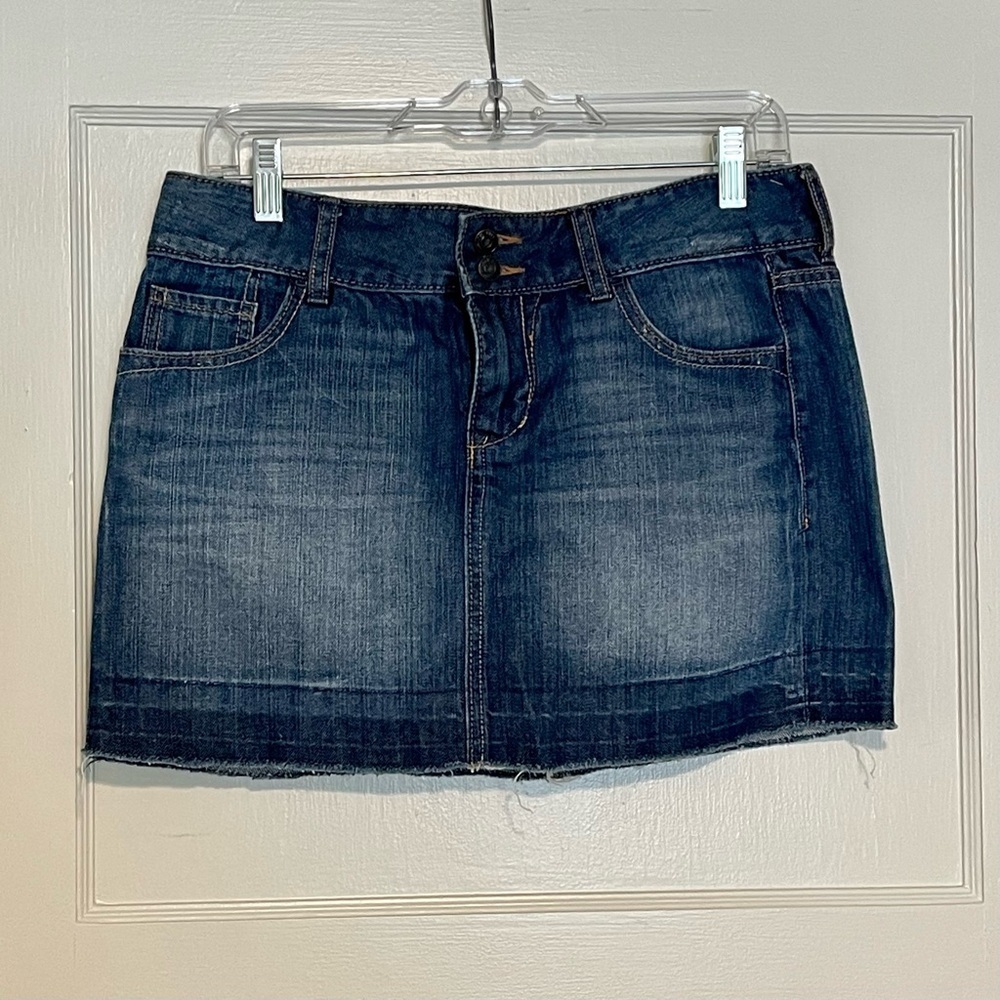 Vintage Y2K Old Navy Denim Mini Skirt Size 6 – True 2000, Low-Rise, Button-Front